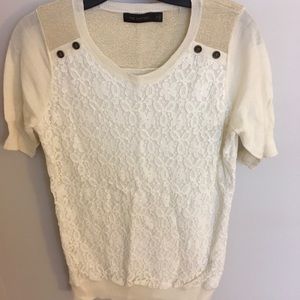 4 for $15 🛍️ Gold & lace sweater!